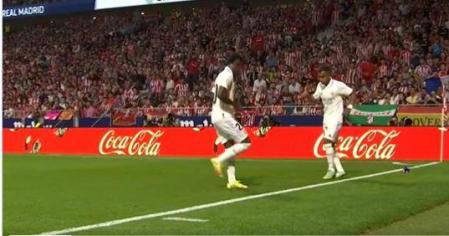 Vinícius bailando con Rodrygo cuando este úiltimo marcó el 0-1