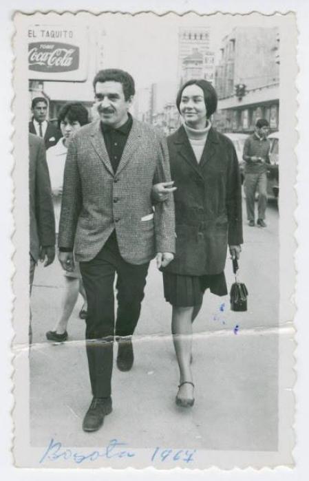 Gabriel García Márquez y Mercedes Barcha, en 1967, el año en que la madre de Emiliano Monge les cocinó los platos de la fiesta por 'Cien años de soledad'