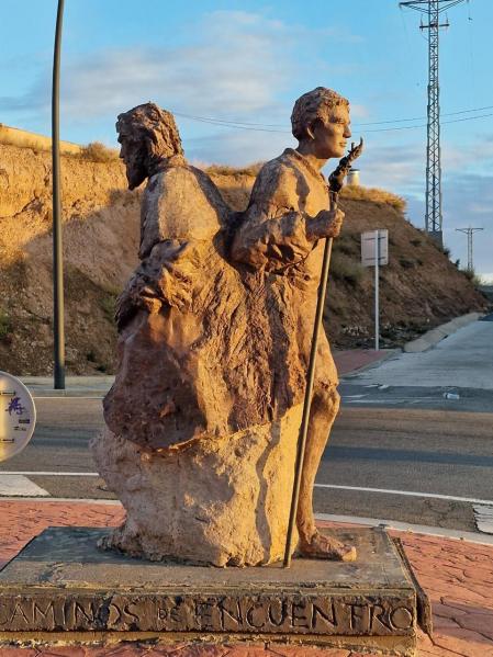 Monumento a los peregrinos de los caminos de Santiago e Ignaciano.