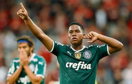 Soccer Football - Brasileiro Championship - Athletico Paranaense v Palmeiras - Arena da Baixada, Curitiba, Brazil - October 25, 2022 Palmeiras' Endrick celebrates scoring their second goal REUTERS/Rodolfo Buhrer