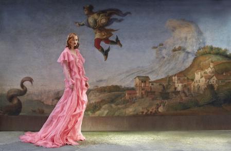Modelo de Gucci, en una fotografía envuelta en un aire pictórico y de fantasía, realizada en Florencia en 2019