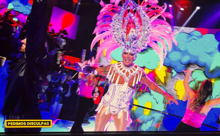 Pese a los problemas técnicos con las plataformas, Kiko Matamoros se transformó para su show 'drag'