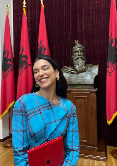 Dua Lipa obtiene la nacionalidad albanesa