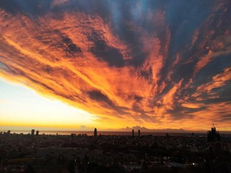 Amanecer en Barcelona desde el Guinardó.