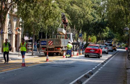 Hoy se ha dado el comienzo de las obras de la Superisla Superilla Barcelona Eixample, empezaron las obras en Consell de Cent Rocafort hacia Urgell.