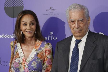Isabel Preysler y Mario Vargas Llosa, en una foto del pasado mes de julio, a su llegada a una función del Teatro Real, en Madrid