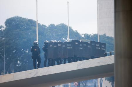 Security forces operate as supporters of Brazil's former President Jair Bolsonaro demonstrate against President Luiz Inacio Lula da Silva, in Planalto Palace, Brasilia, Brazil, January 8, 2023. REUTERS/Adriano Machado