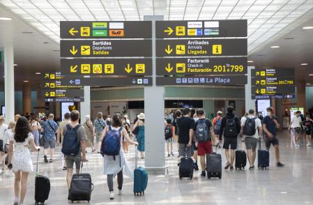 Pasajeros en el aeropuerto de Barcelona este verano