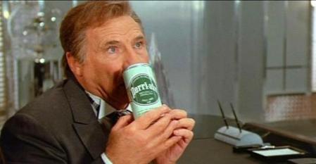 Mel Brooks, en su papel de presidente Skroob, inhalando Perri-Air