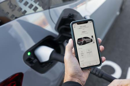 Las apps permiten controlar las operaciones de recarga a distancia, pero en ocasiones surgen problemas que obligan a estar junto al punto de recarga&nbsp;
