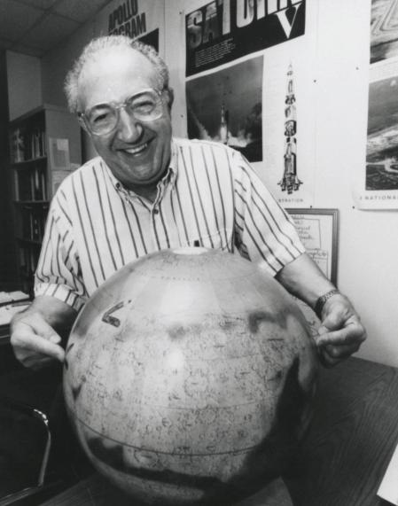 Este bioquímico también analizó químicamente muestras recogidas por el programa Viking de la NASA procedentes de Marte