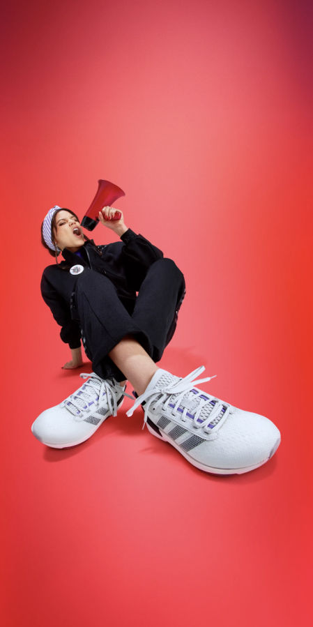 Jenna Ortega en la nueva campaña de Adidas