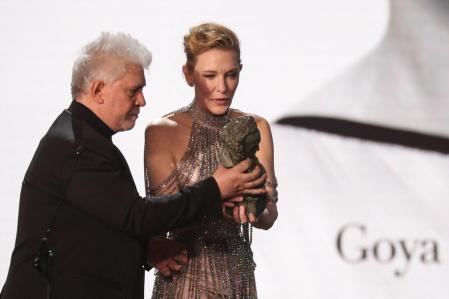 Cate Blanchett junto a Pedro Almodovar
