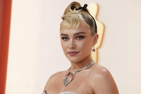 Florence Pugh en la alfombra roja de los premios Oscars