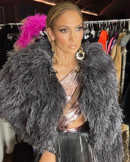 Detalle de look de Jennifer Lopez para la fiesta de su colección de zapatos