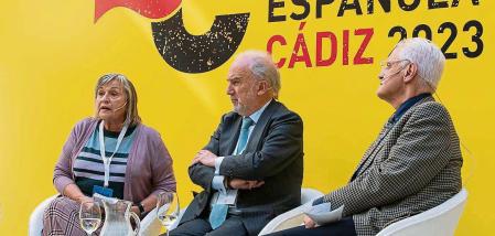 GRAFAND9607. CÁDIZ, 28/03/2023.-La presidenta del Institut d'Estudis Catalans(i), Teresa Cabré, el director de la RAE, Santiago Muñoz Machado(c) y el presidente de la Real Academia Galega, Víctor Freixanes, durante el encuentro 