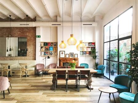 Cafetería de la librería Byron, donde también se organizan actividades y presentaciones