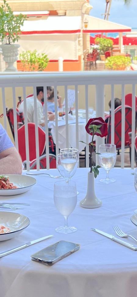 Piqué con sus hijos en la playa de Miami