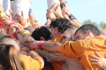 Exhibición castellera en el Park Güell.