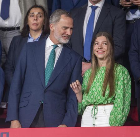 El rey Felipe VI y la infanta Sofía en la final de la Copa del Rey disputada en Sevilla