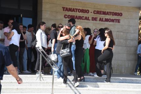 Eva González, destrozada en el velatorio del diseñador Cristo Báñez