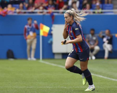 BARCELONA 30/04/2023.-La centrocampista del Barcelona Alexia Putellas durante el partido correspondiente a la jornada 27 de la Liga F que Barcelona y Sporting de Huelva disputan este domingo en el Estadi Johan Cruyff de la Ciudad Condal. EFE/ Toni Albir