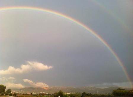 Arco iris doble en la zona agrícola de Gavà.
