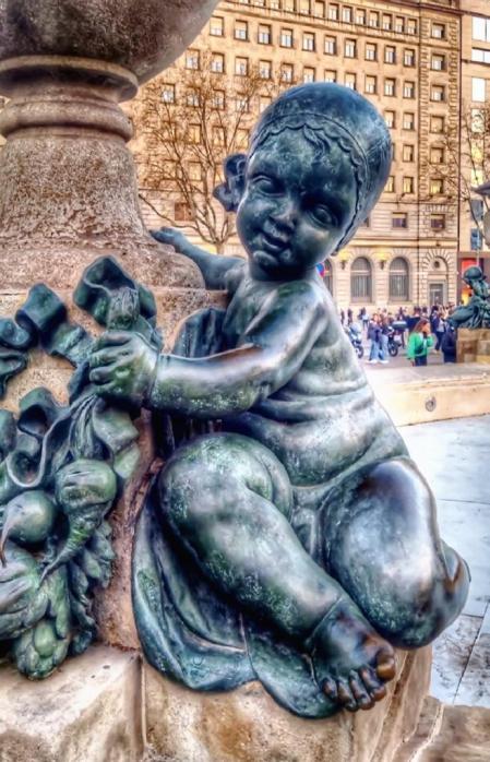 Detalle de la fuente de los Seis Putti.