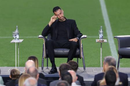 Sergio Busquets se emociona en su despedida del FC Barcelona, en el Camp Nou