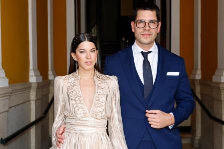 Diego Matamoros junto a su pareja, Marta Rimbou, en la boda de su padre