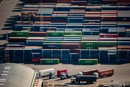 Contenedores en la zona del puerto de Barcelona