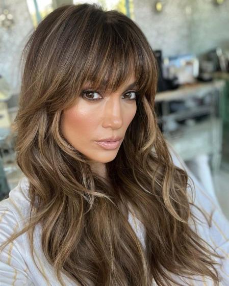 Jennifer Lopez con su nueva melena con flequillo