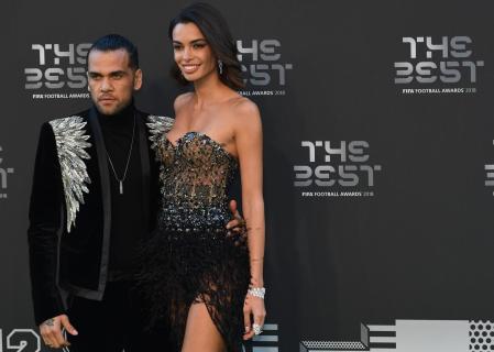 Dani Alves y su mujer, Joana Sanz, en una imagen de archivo