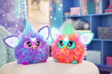 Dos Furby con nuevos diseños
