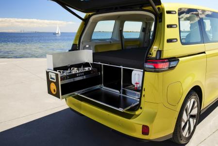 El módulo BusBox-4 de Ququq convierte el Volkswagen ID. Buzz en un camper para hacer escapadas cortas