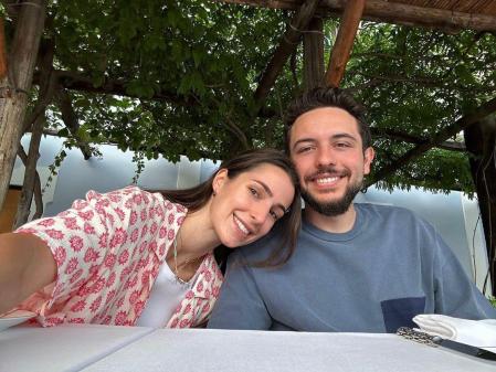 Los príncipes herederos posan felices y relajados un mes después de su boda