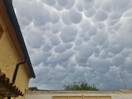 Techo de nubes mammatus en Robres.