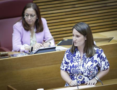 La síndica de Vox, Ana Vega, durante su intervención en la investidura.
