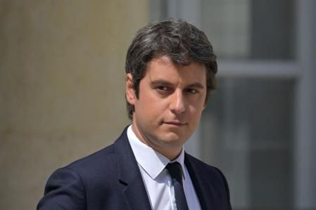 Gabriel Attal, de 34 años y miembro del entorno próximo de Macron desde el 2016, ostentará la importate cartera de Educación Nacional