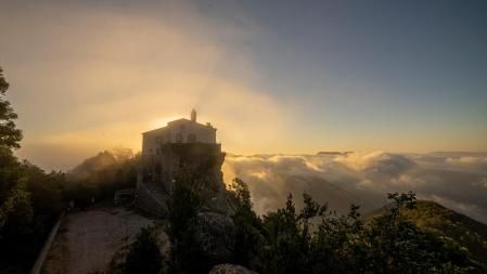 Mar de nieblas en pleno verano.