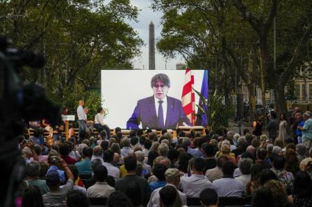 Puigdemont está en el centro de los focos y Junts, de las presiones