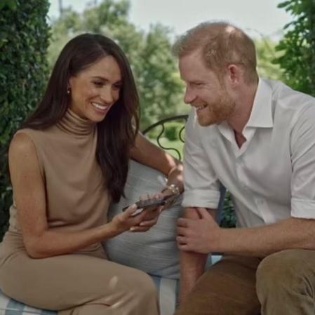 Los duques de Sussex hablan con los ganadores de las subvenciones otorgadas por el Fondo de Energía Juvenil de Tecnología Responsable