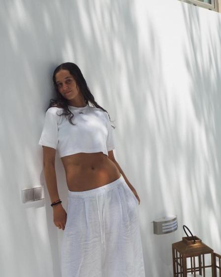 Victoria de Marichalar de Borbón con su 'total look' blanco