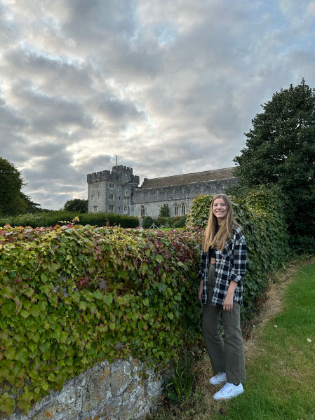 La infanta Sofía, este martes por la tarde, a su llegada al internado de Gales