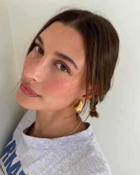 Hailey Bieber ha puesto de moda el 'Strawberry Makeup'
