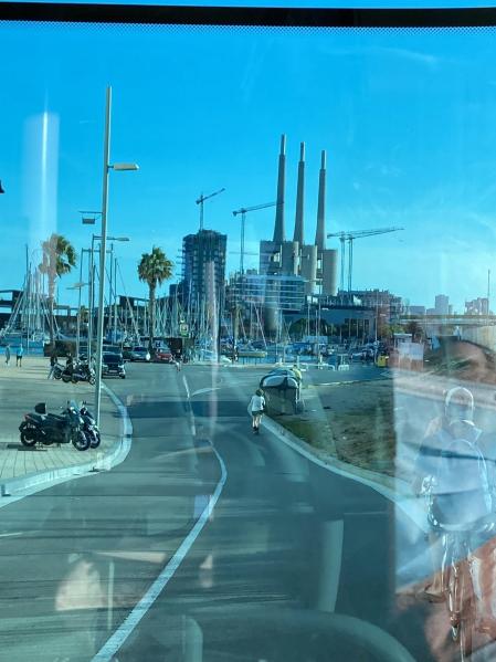 Vista de las Tres Chimeneas de Sant Adrià de Besòs.