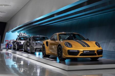 Porsche también es competición y carreras como las 24 Horas de Le Mans forman parte de su glorioso legado