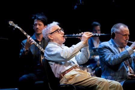 Imagen de archivo de Woody Allen y la New Orleans Jazz Band en el concierto inaugural del Voll Damm Jazz Festival en Barcelona, en 2023&nbsp;