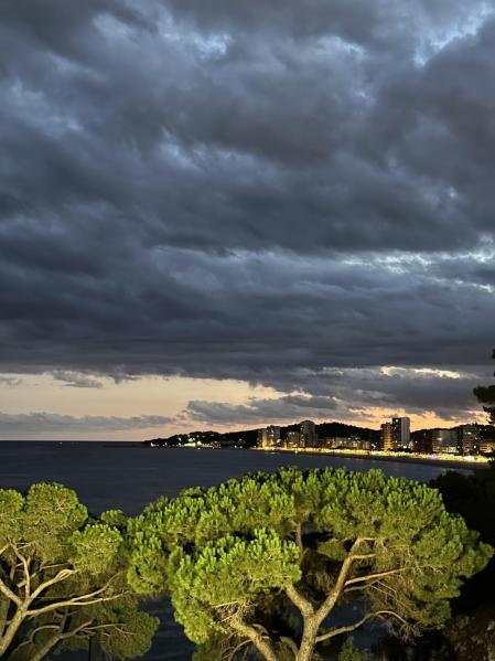 Gran nube sobre Platja d'Aro.