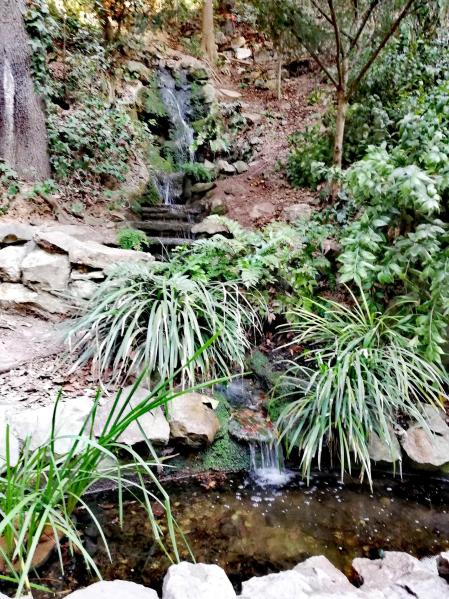 Agua refrescante en el Jardín Botánico Histórico de Barcelona.
